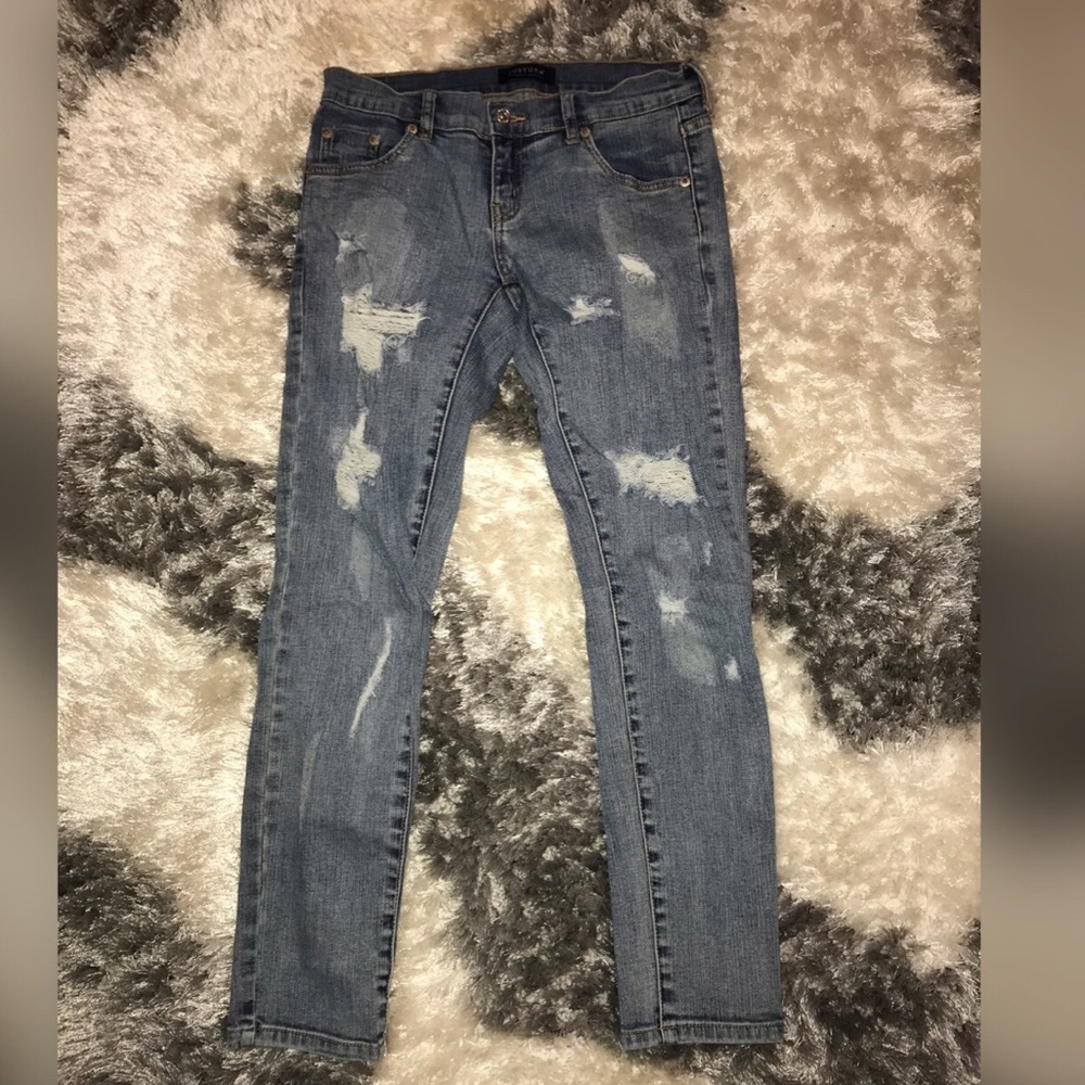 Light wash destructed skinny jeans
